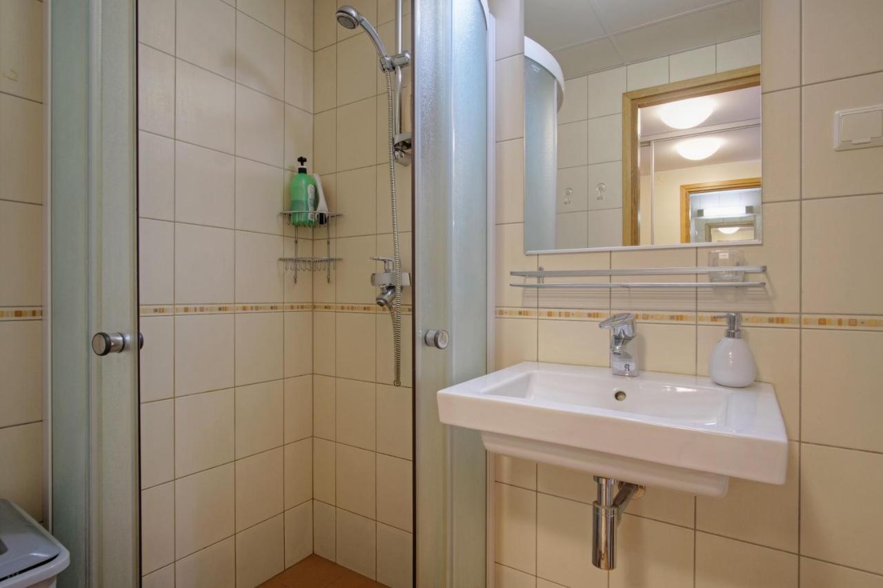 Studio Apartment In Quiet Heart Of Everything Tallinn Kültér fotó